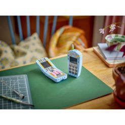 2 erilaista LEGO-kännykkää