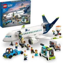 Alternative view of LEGO City 60367 Matkustajakone