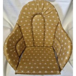 geometrinen kuvio ruskealla taustalla