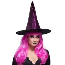 ihminen, joka on pukeutunut noidaksi