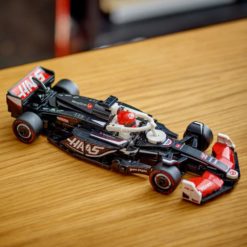Alternative view of LEGO Speed 77250 Moneygram Haas F1 Kilpa-Auto