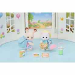 Sylvanian Kaverukset kävelyllä