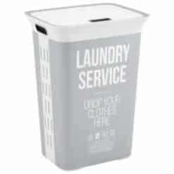 harmaa pyykkikori, jossa lukee "Laundry Service"
